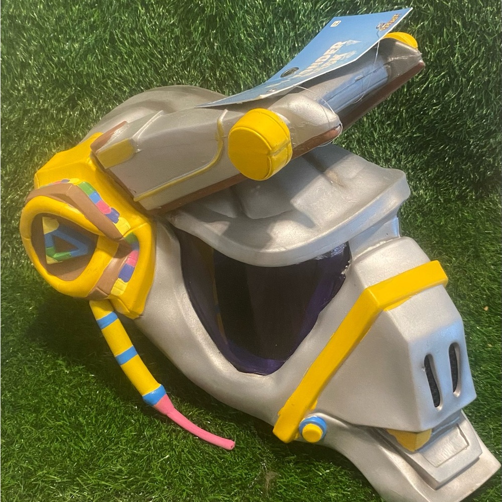 New with tags Fortnite DJ yonder llama cosplay/adult Halloween latex mask
